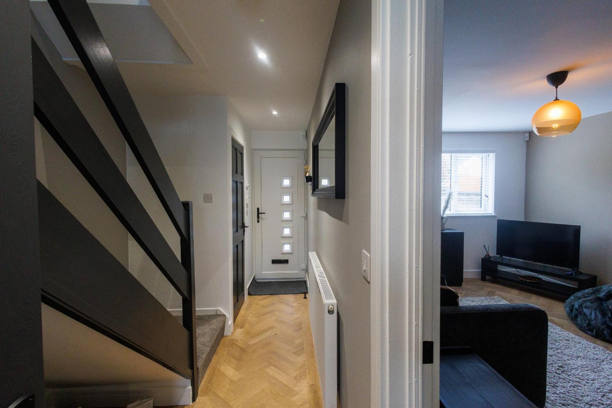 Uber Stylish 3 Bedroom Home Off Road Parking Near Town Centre And Bike Park Wales Merthyr Tydfil Exterior photo