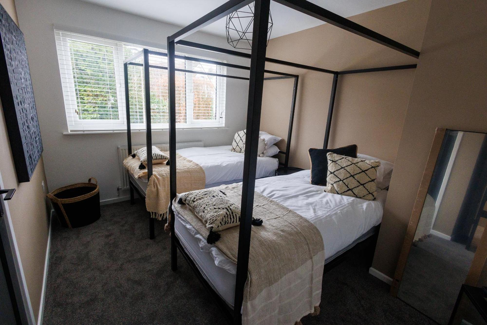 Uber Stylish 3 Bedroom Home Off Road Parking Near Town Centre And Bike Park Wales Merthyr Tydfil Exterior photo
